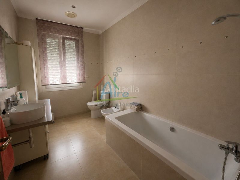 Foto 9ea000f3-6761-4c72-bf75-efa03e367a38. Edificio in Lepe