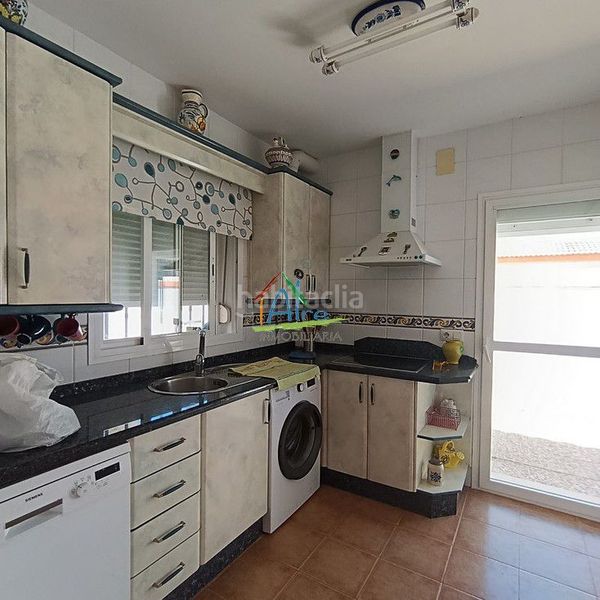 Foto 14f24e34-0ede-4039-b0dc-436fcabb76a8. Casa adossada amb aparcament a Centro - Torre de la Higuera Almonte