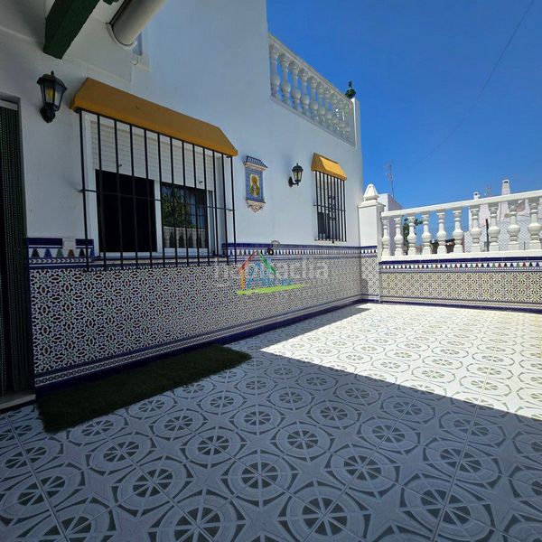 Foto bbbbaf41-5b0b-49a8-98a1-c4d094d3cf5e. Casa adossada amb calefacció aparcament piscina a Almonte