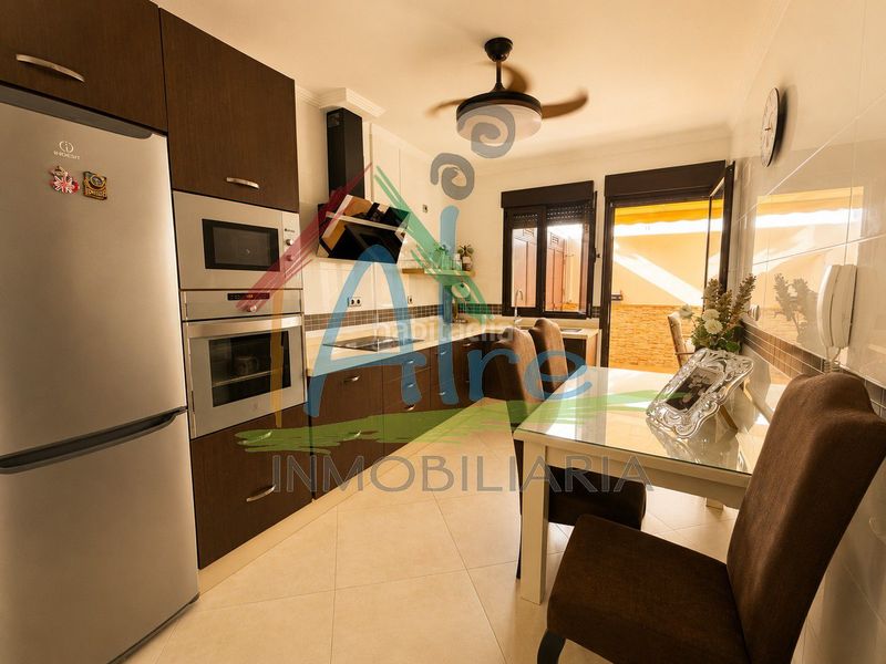 Foto 7fe12c73-a133-46b0-8890-fb439391b885. Casa adossada amb aparcament a Lepe