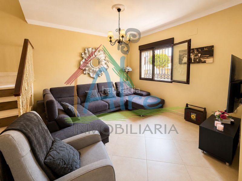 Foto d43eaa68-ff06-4e75-8f4a-72bfc54e8ba0. Casa adossada amb aparcament a Lepe