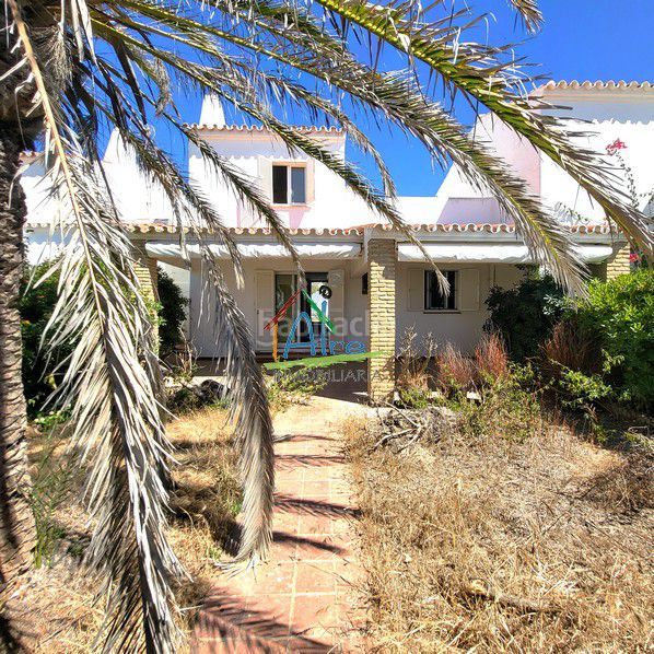 Foto 2c2dec2d-cc90-4c4b-ab0b-50f825f89f2f. Casa adossada amb aparcament a Caño Guerrero Almonte