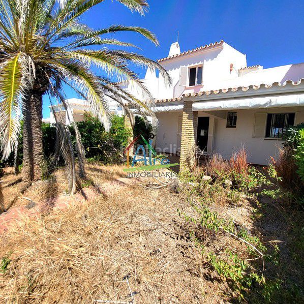 Foto e713957d-0df3-4fee-b2b8-96a27e9cc39e. Casa adossada amb aparcament a Caño Guerrero Almonte