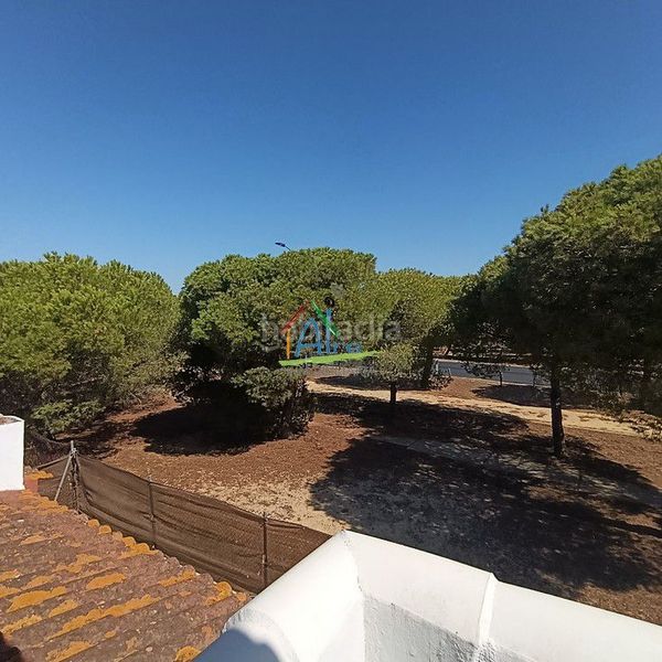 Foto 90bf81ea-9b9f-4dd2-855e-27c089322072. Casa adossada amb calefacció aparcament a Caño Guerrero Almonte