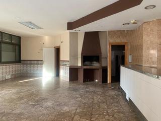 Local Comercial  Carrer d'olot. Con proyecto para hacer vivienda!