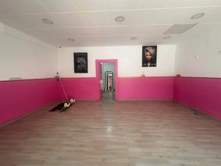 Local commercial dans La Plana del Pintor. Venta de local ideal para negocio o emprendimientos