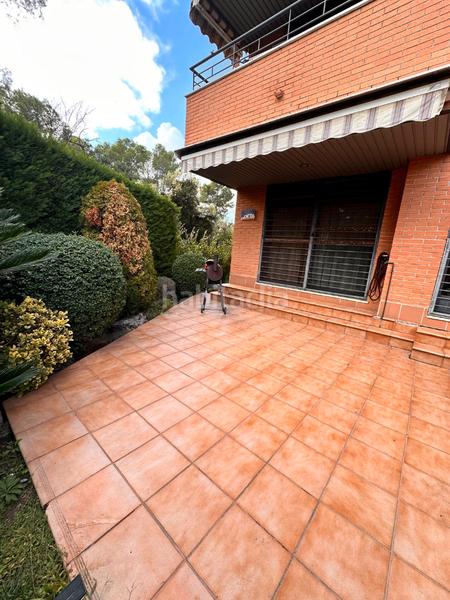 Foto 0c9d1422-5608-4dbe-8fbf-cb302b532ff2. Planta baixa amb calefacció aparcament piscina a Sabadell