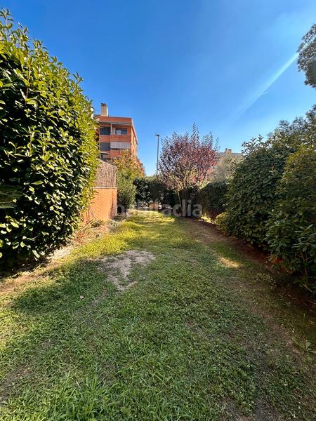 Foto b729e5f7-6f01-43ac-bb96-3000f7dc6feb. Planta baixa amb calefacció aparcament piscina a Sabadell