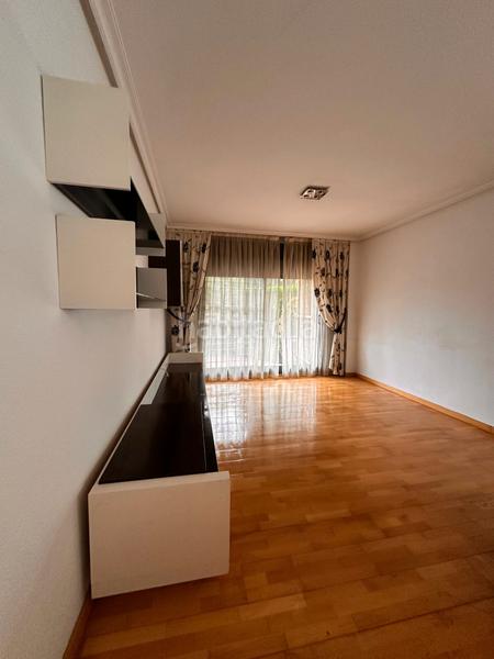 Foto cd7dfba6-acc7-49da-9951-ff5304d00845. Planta baixa amb calefacció aparcament piscina a Sabadell