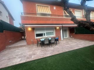 Location Maison à Can Casablanques. Amplia casa en el centro de sant quirze del vallès  alquiler por