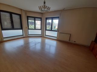 Pis a Calle julio césar 1. Piso con terraza en el centro