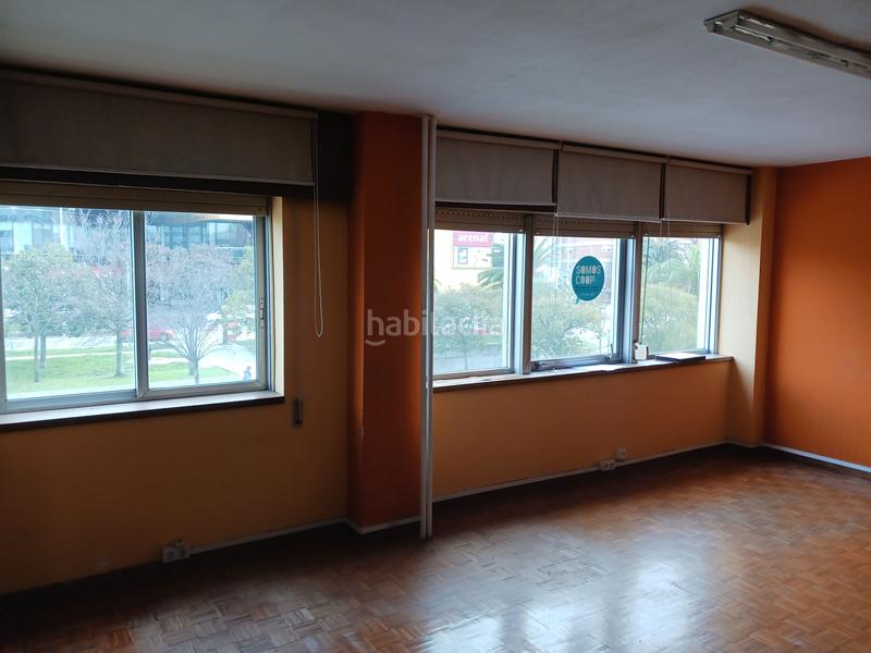 Foto b8c7cf2c-8b55-4b1f-9f15-5988a682b55c. Location bureau dans Someso - Matogrande Coruña (A)