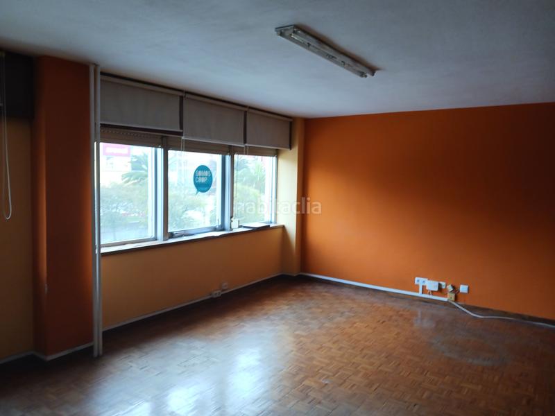 Foto b9d02d9f-c0b5-40e9-b7dc-9b9ad7d4abb7. Location bureau dans Someso - Matogrande Coruña (A)