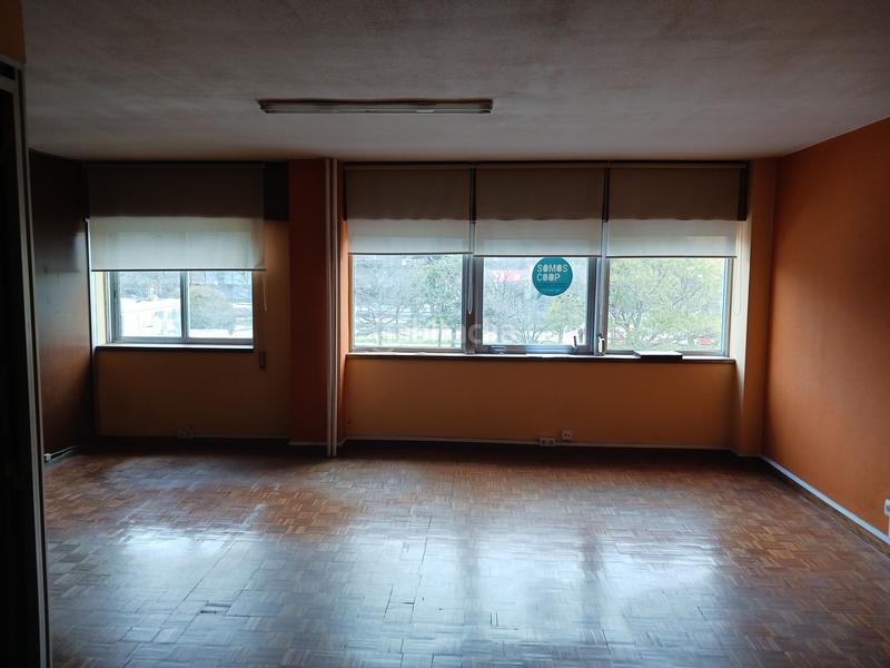 Foto d793d256-8883-4d75-b61a-d38f788e1194. Location bureau dans Someso - Matogrande Coruña (A)