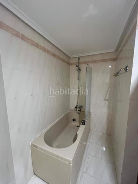 Foto 5abc1ab4-acb6-4f01-b473-13301fc64c60. Miete zweistöckige wohnung in rúa san andrés 25 in Coruña (A)