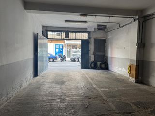 Car parking  Rúa meira. Doble local garaje