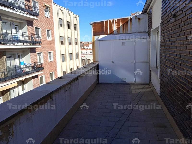 Foto 54ea5f58-17b3-4a24-a6e7-968d8ab9344c. Alquiler ático precioso ático con terraza junto a la avenida mirat en Salamanca