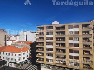 Piso en San Esteban - San Cristóbal. Vivienda en el paseo canalejas esquina con la cuesta sancti spir