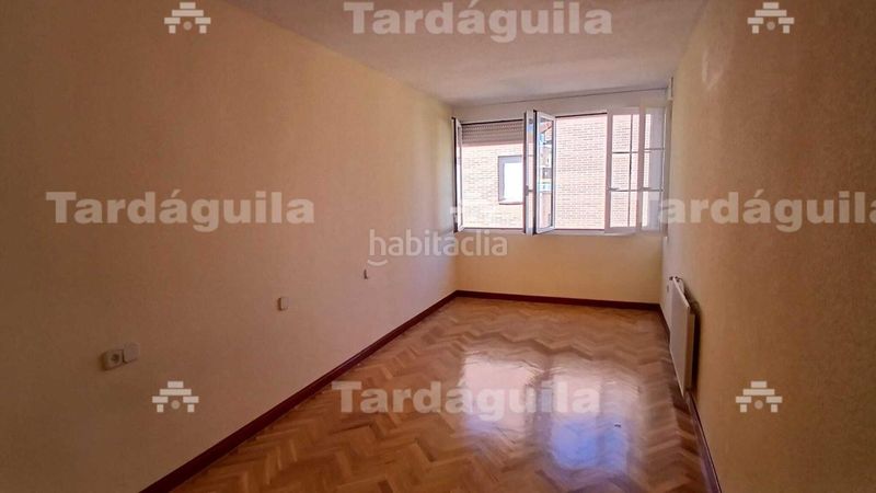 Foto 04c0d4f1-b170-48e9-9034-92340d63fbad. Chalet with parking in Villares de la Reina