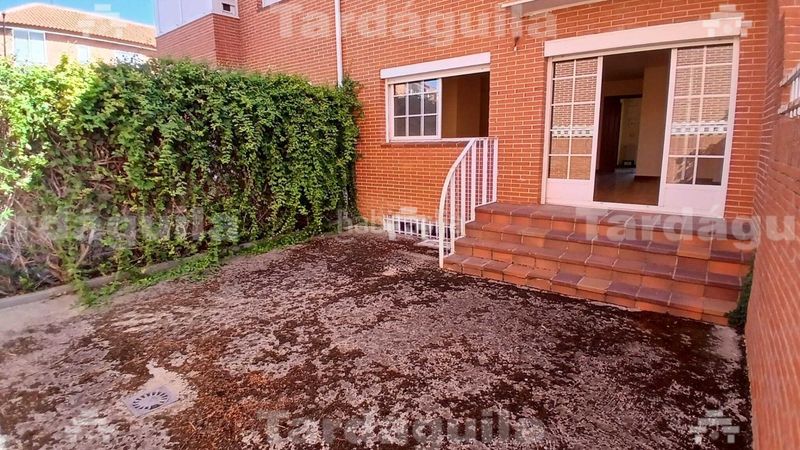 Foto 1295aa11-a203-484c-904b-da7f3bad87e9. Chalet with parking in Villares de la Reina