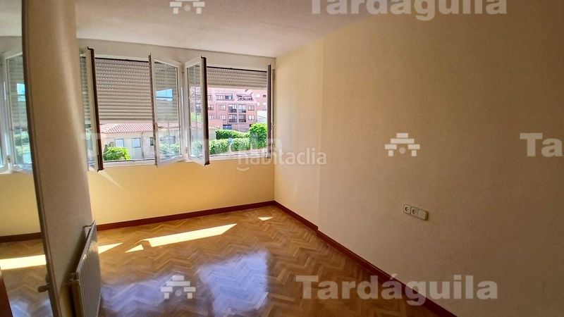 Foto 19d35623-29fe-4cdd-96ba-52df22dd8235. Chalet with parking in Villares de la Reina
