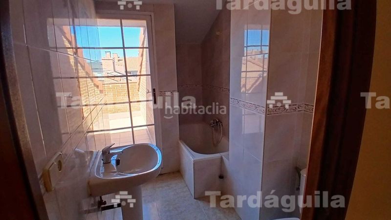 Foto 38d2b2d0-d5b6-4d0c-bafc-2dd30647ff43. Chalet with parking in Villares de la Reina