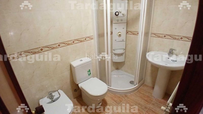 Foto 3ab2bf60-eed5-486a-af05-5a2bf3da42a3. Chalet with parking in Villares de la Reina