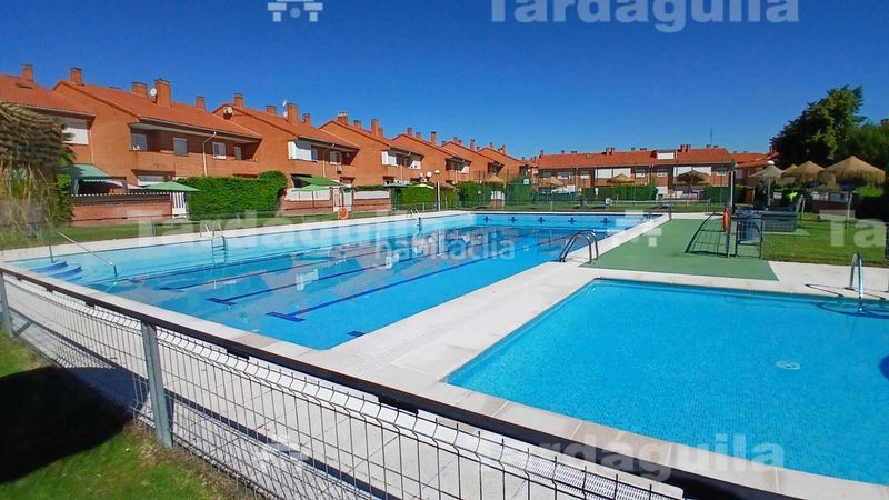 Foto 4fc7dc2c-e346-4112-8617-aa306e171845. Chalet with parking in Villares de la Reina