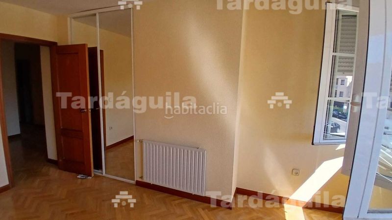 Foto 5a9363db-cd78-4e5f-9064-7a72748ce1c6. Chalet with parking in Villares de la Reina