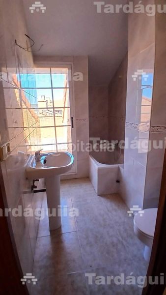 Foto 680a461e-2008-4941-8962-65ea635a2c5e. Chalet with parking in Villares de la Reina