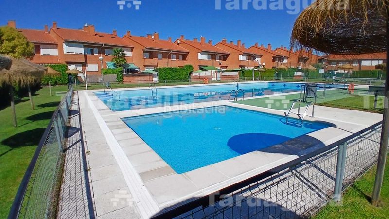 Foto 71f85319-7bb9-43ba-934d-ee196722fb85. Chalet with parking in Villares de la Reina