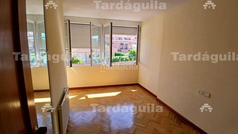 Foto b3cbc0e9-1900-4dfc-97ea-4be267978203. Chalet with parking in Villares de la Reina