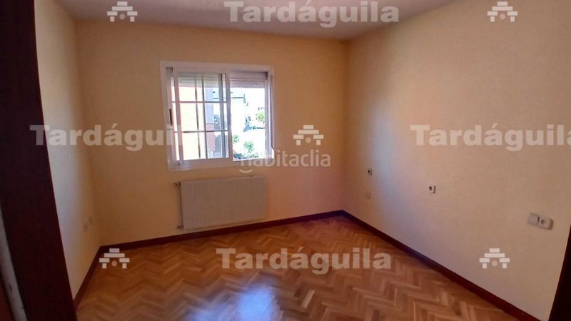 Foto ba972e18-623f-4304-94ce-0d7019e3081d. Chalet with parking in Villares de la Reina
