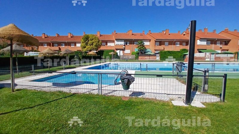 Foto c3aad0b4-3123-44c6-82ab-c2ad82b6fc6a. Chalet with parking in Villares de la Reina