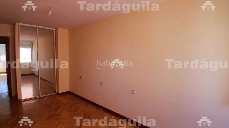 Foto c548a232-af0e-49ba-b448-795428f0bf07. Chalet with parking in Villares de la Reina