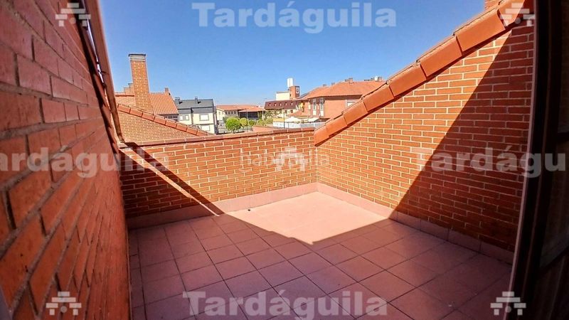 Foto ceeb6a48-8c04-4880-a6d9-af36f98b0735. Chalet with parking in Villares de la Reina