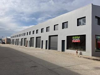 Location Bâtiment à usage industriel à Calle pizarro 15. Alquiler locales comerciales en el polígono de los villares.