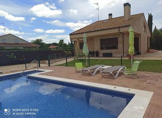 Xalet a Villamayor. Chalet individual en urbanizacion los almendros