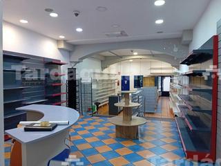 Lloguer Local Comercial a Salesas. Local comercial en van dyck