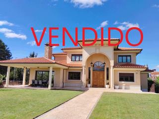 Xalet a Santa Marta de Tormes. Espectacular chalet individual con parcela de 1152 metros en la