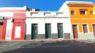 Casa  Calle alférez josé ascanio 38. Vivienda en san gregorio a transformar en un proyecto urbano con