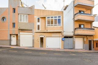 Casa en Calle data 16. Una casa con espacio en pleno san gregorio de esas oportunidades