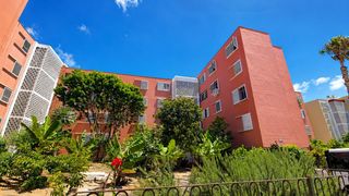 Flat  Calle john lennon 11. Una vivienda amplia, luminosa y bien comunicada