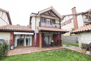 Doppelhaus in Entrambasaguas. En hoznayo