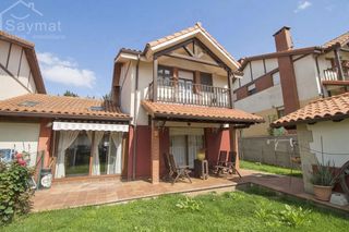 Casa aparellada a Entrambasaguas. En hoznayo