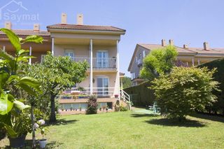 Casa bifamiliare in Marina de Cudeyo. En pedreña