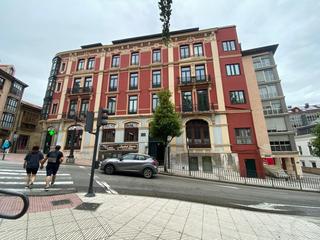 Flat in Oviedo - cl marques de gastañaga 1. Oportunidad centro oviedo. a reformar. edificio señorial.