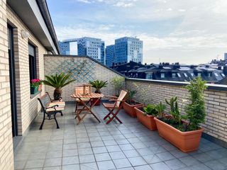 Miete Dachwohnung in Oviedo - cl habana 11. Alquiler zona huca. ático con terraza.