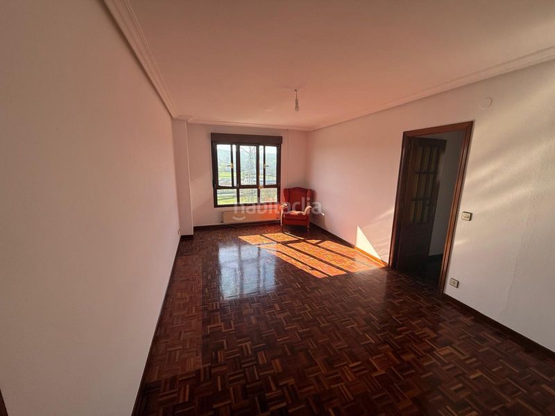 Foto d20298a6-7d15-40d9-ac8f-f91340a30e6a. Pis amb calefacció aparcament a Huca - La Cadellada Oviedo