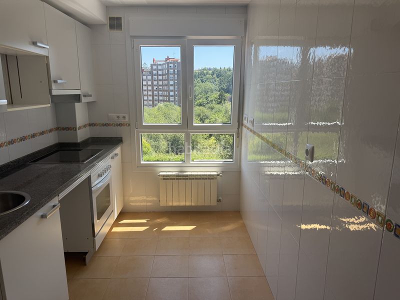 Foto 4dbdfee9-da41-4cc1-8e44-cc95a646e2a1. Flat with heating parking in Villalegre - La Luz Avilés
